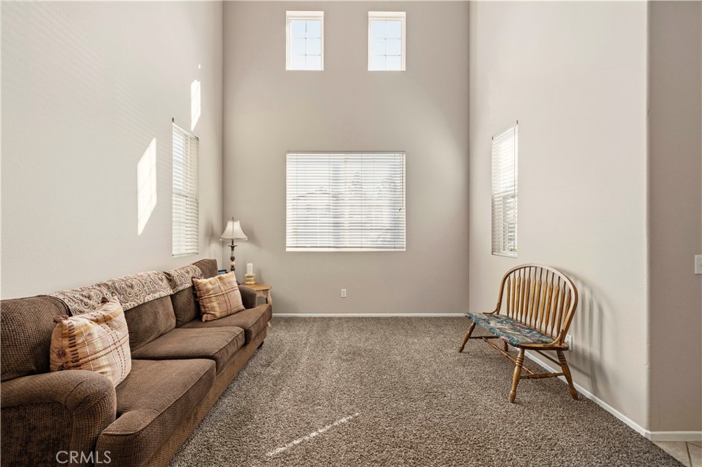 30457 Barcelona Road Castaic, CA 91384 - Photo 5 of 36