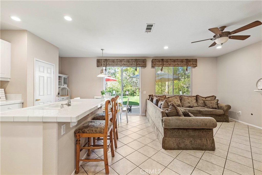 30457 Barcelona Road Castaic, CA 91384 - Photo 10 of 36