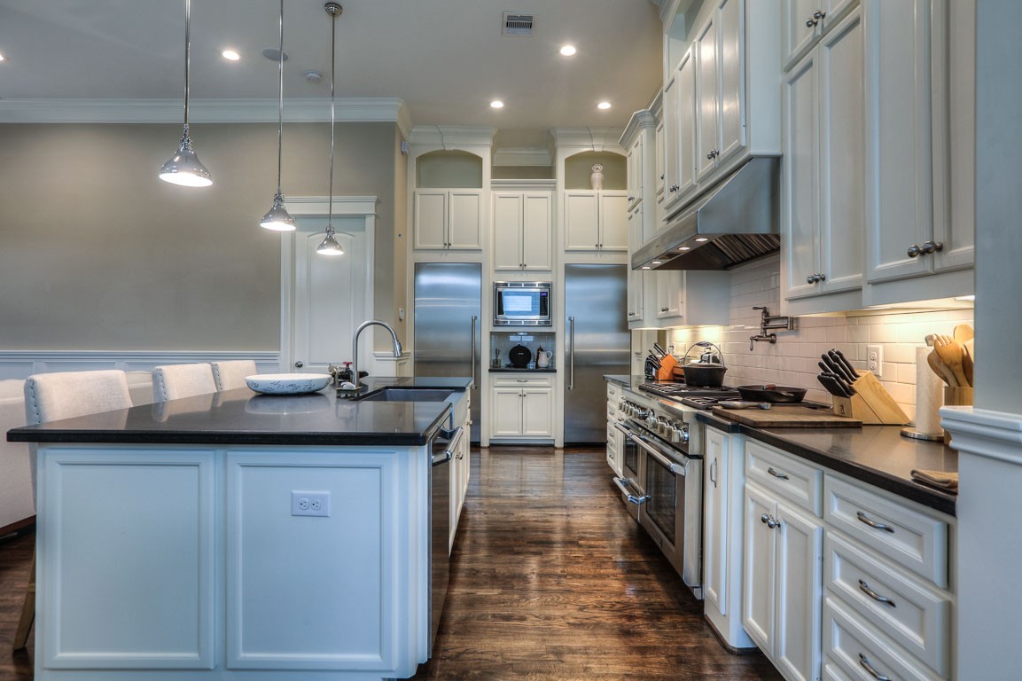 922 Alexander Street Houston, TX 77008 - Photo 11 of 43 Another kitchen