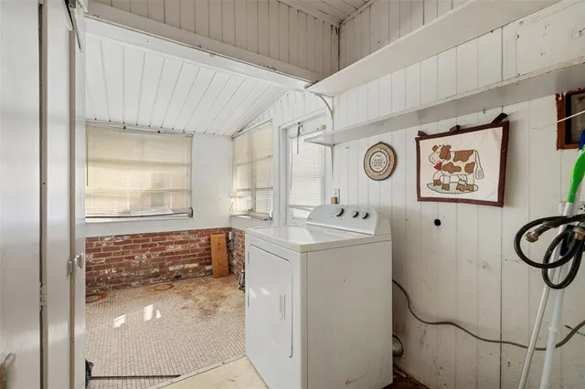 a view of room with window and a ceiling fan