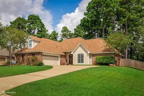 a view of house with a yard