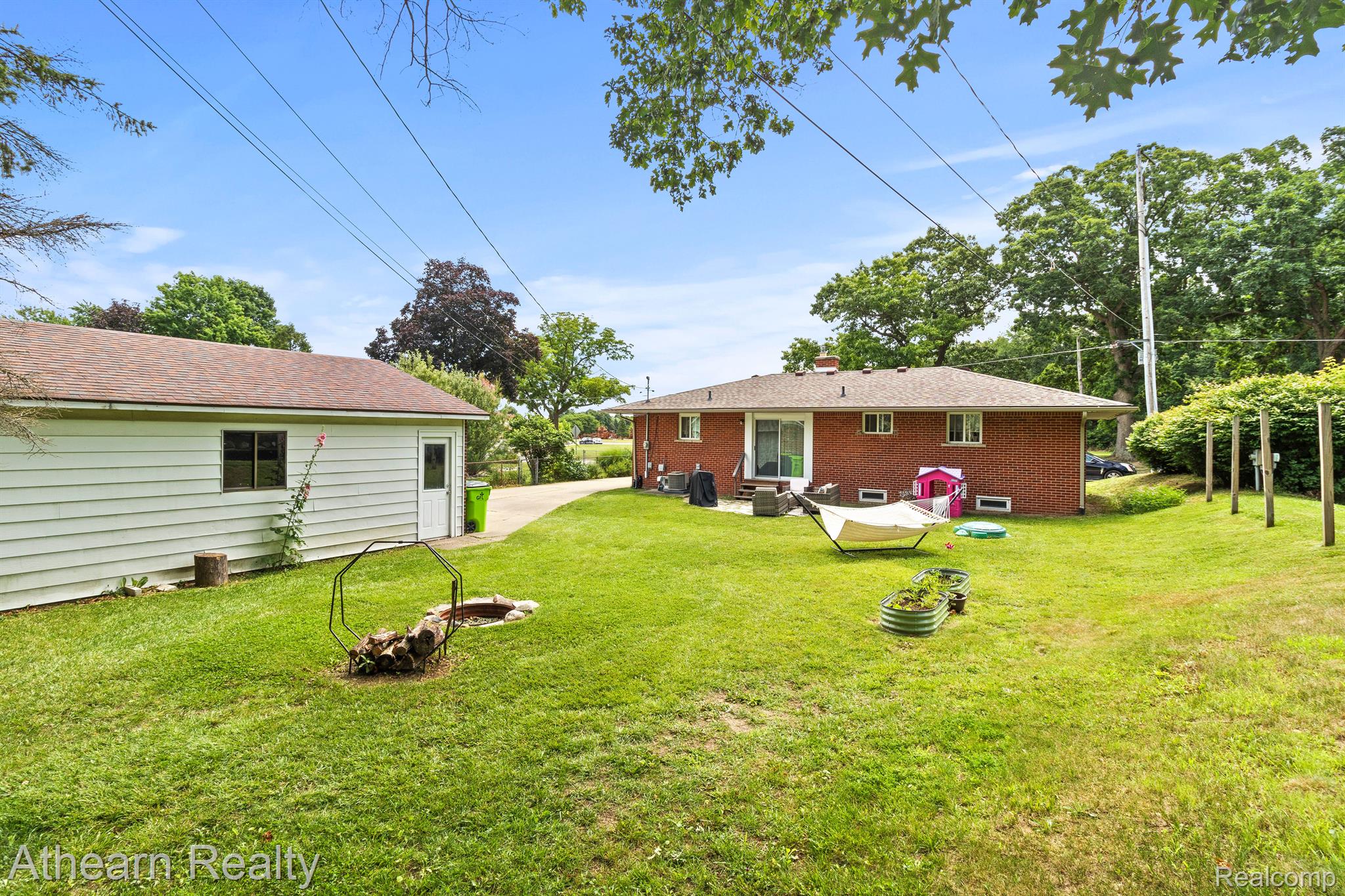 1290 State Road Fenton, MI 48430 - Photo 6 of 32 Gallery Image 6