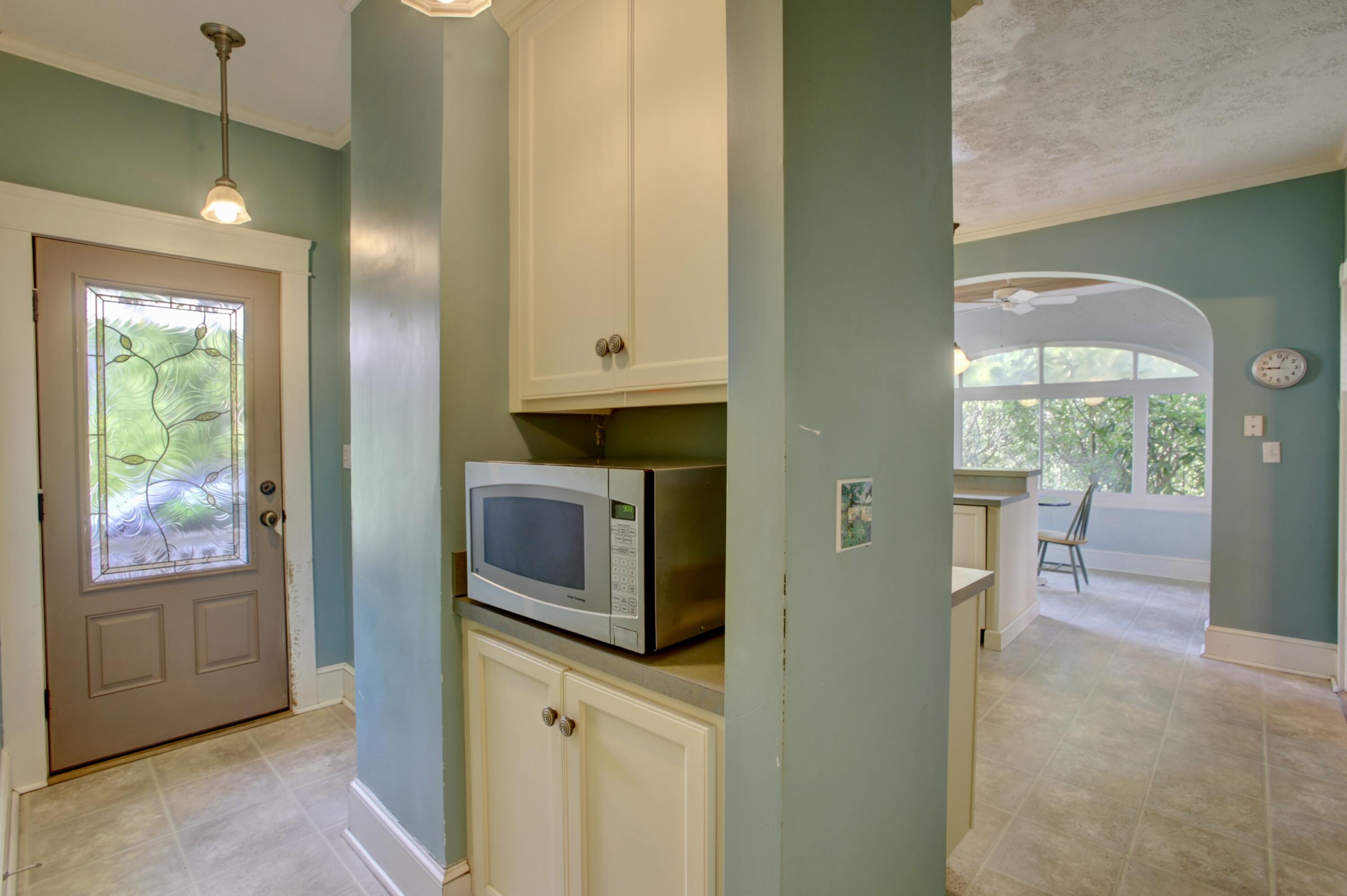 27 Trundy Road Cape Elizabeth, ME 04107 - Photo 15 of 38 27TrundyRd-Sidedoor