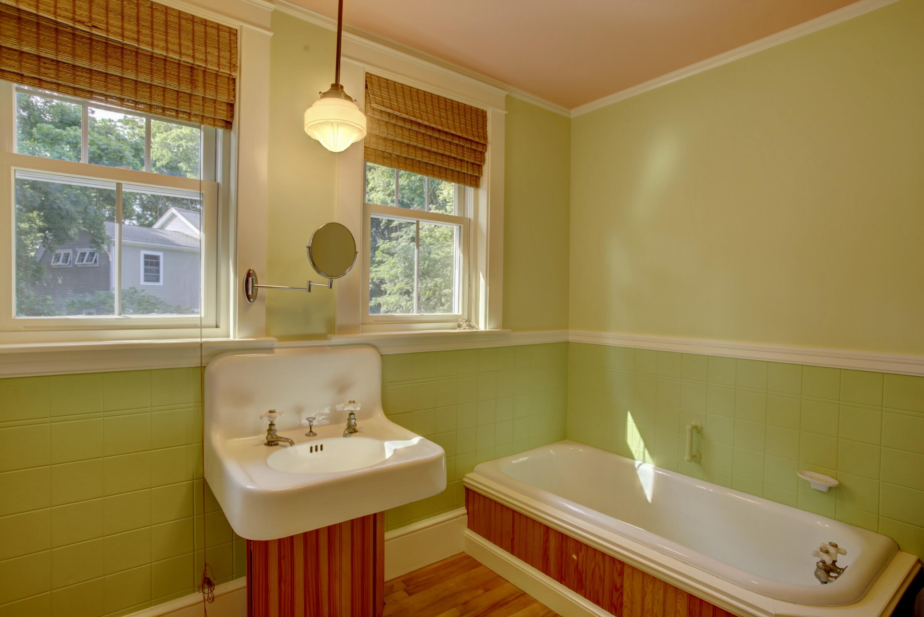 27 Trundy Road Cape Elizabeth, ME 04107 - Photo 25 of 38 27TrundyRd-FullBath2
