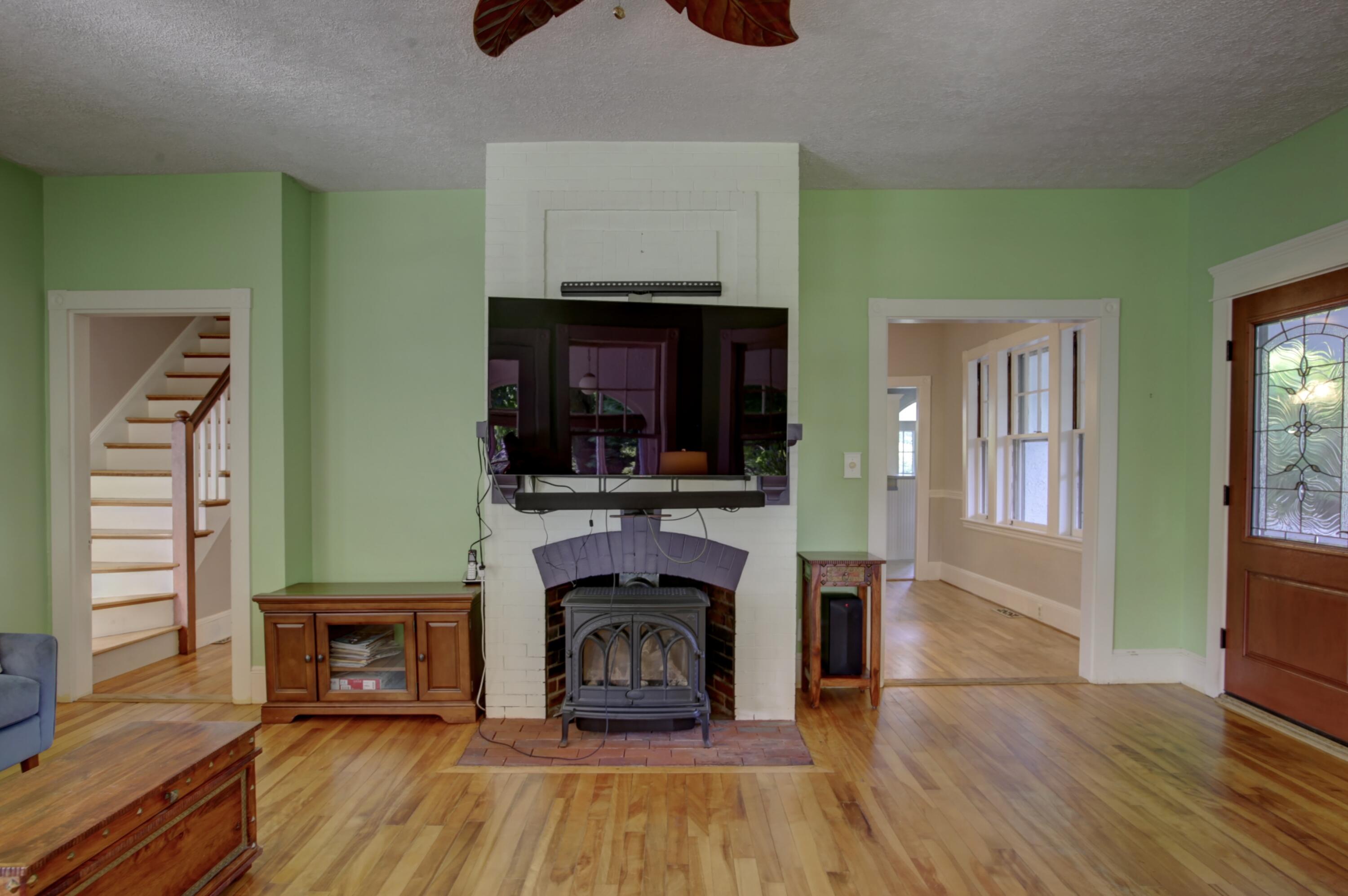 27 Trundy Road Cape Elizabeth, ME 04107 - Photo 6 of 38 27TrundyRd-Livingroom8