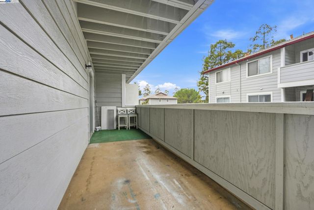 a view of a backyard with pathway
