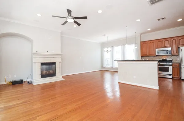 $2,700 | 1148 West 25th Street, Unit G, Houston, TX 77008