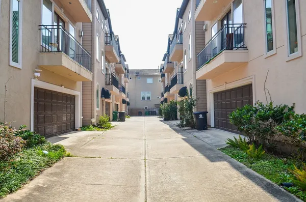 $2,700 | 1148 West 25th Street, Unit G, Houston, TX 77008