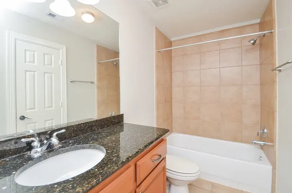 $2,700 | 1148 West 25th Street, Unit G, Houston, TX 77008