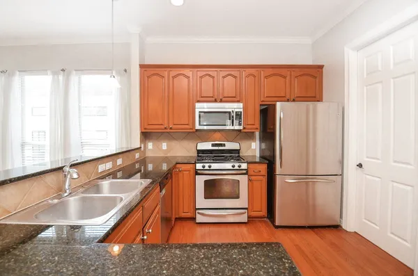 $2,700 | 1148 West 25th Street, Unit G, Houston, TX 77008