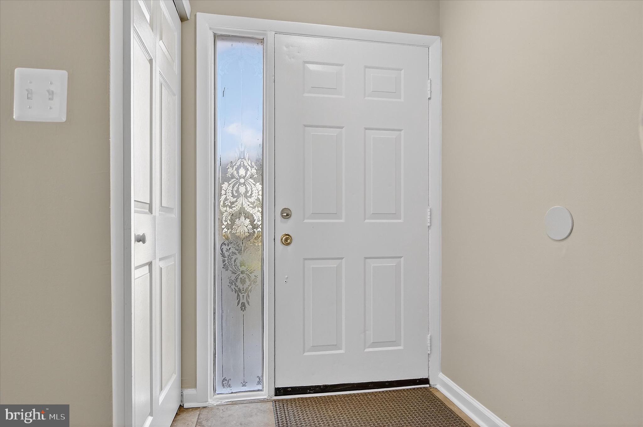 402 Reneau Way Herndon, VA 20170 - Photo 16 of 31 an empty room with window