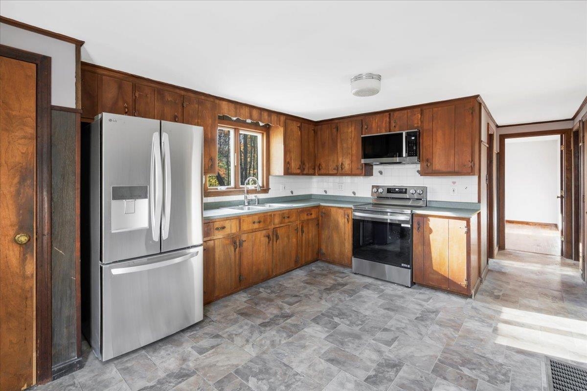 52 Academy Avenue Atkinson, NH 03811 - Photo 11 of 42