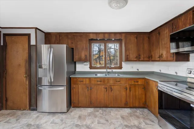 $450,000 | 52 Academy Avenue, Atkinson, NH 03811