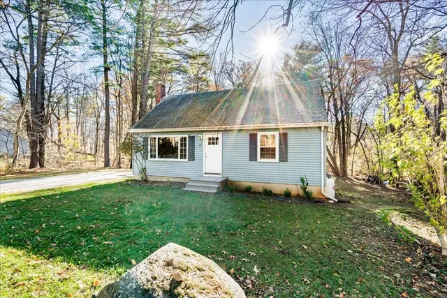 $450,000 | 52 Academy Avenue, Atkinson, NH 03811