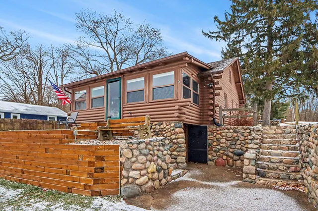 $579,000 | 146 Crooked Lake Drive West, Kalamazoo, MI 49009