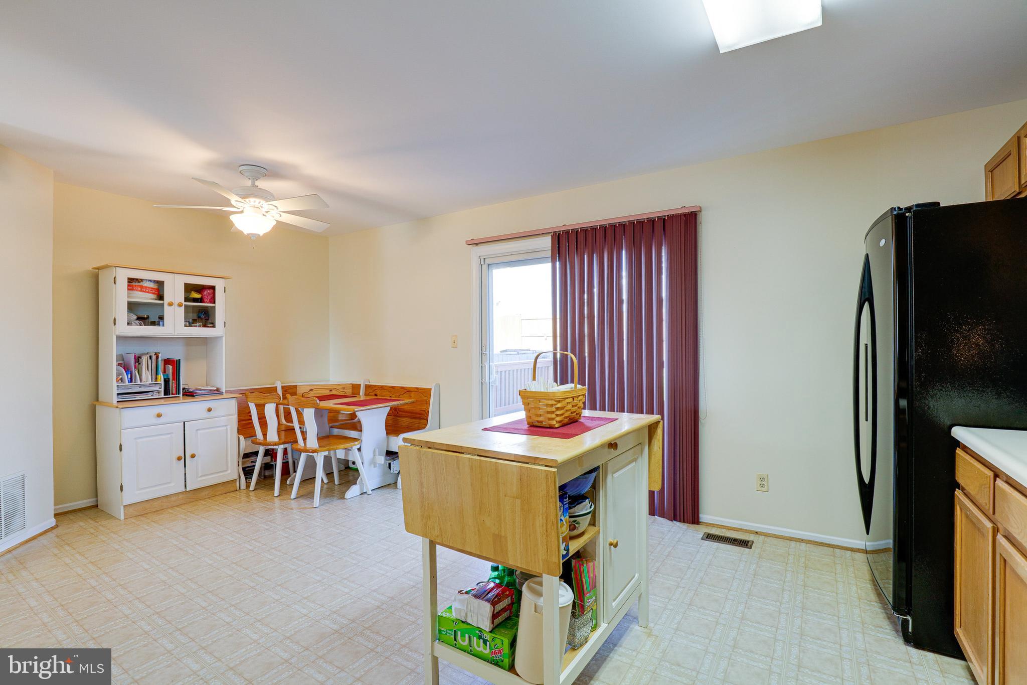 2059 Putnam Road Baltimore, MD 21227 - Photo 14 of 32 Eat in Kitchen