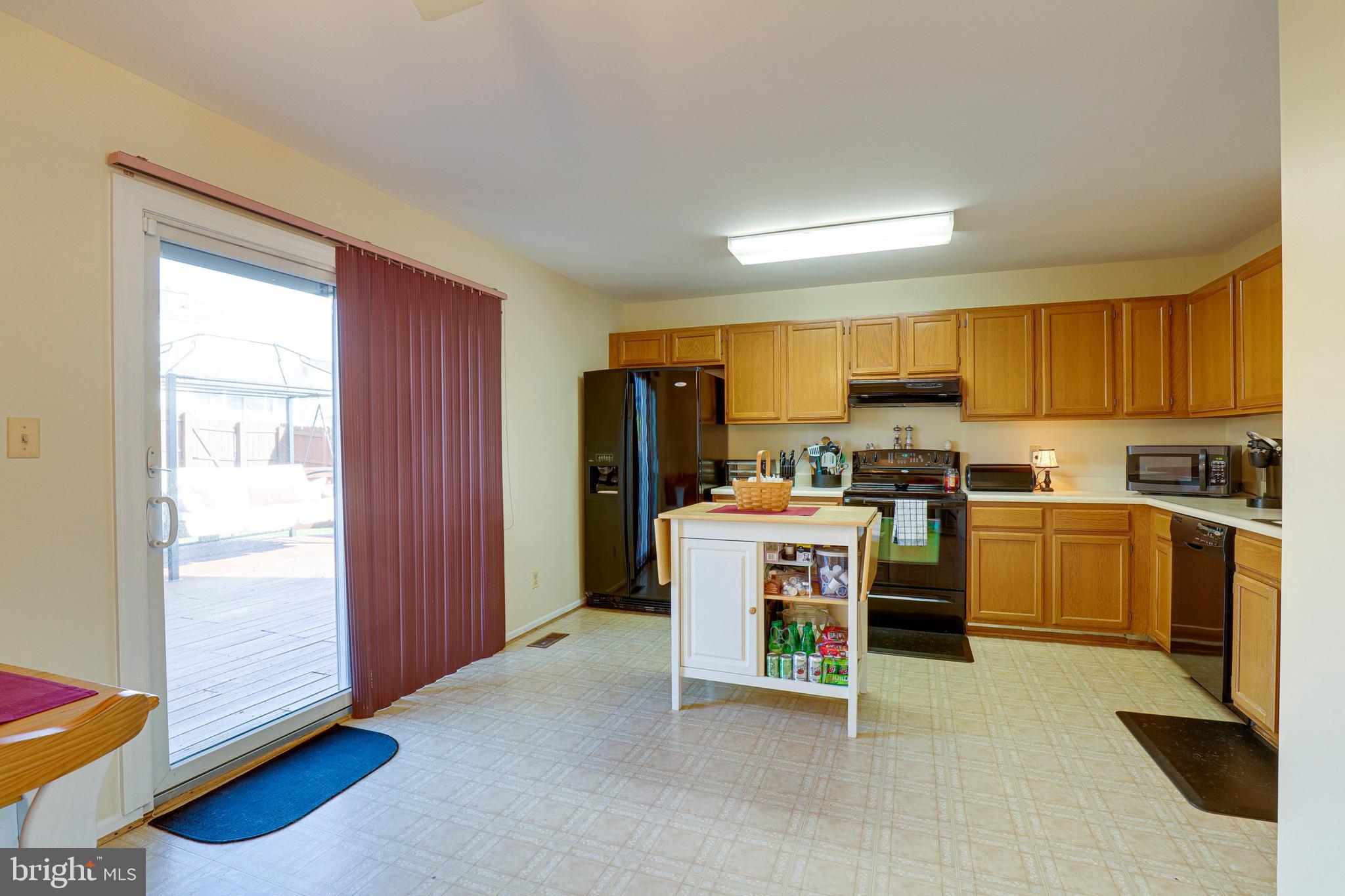 2059 Putnam Road Baltimore, MD 21227 - Photo 8 of 32 Eat in Kitchen