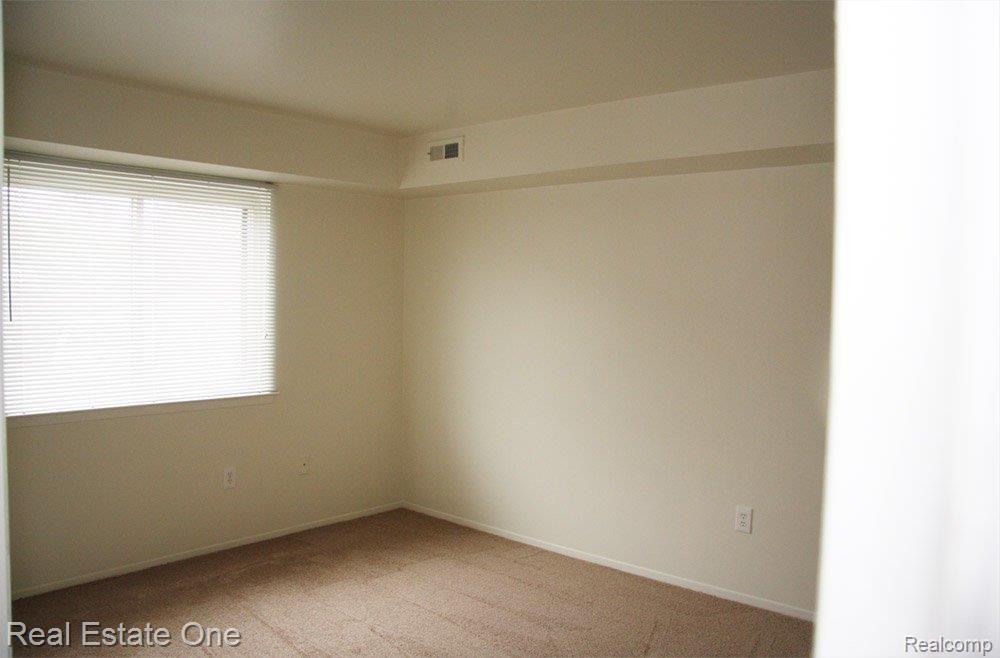 27434 Evergreen Road, Unit 37 Southfield, MI 48076 - Photo 12 of 18