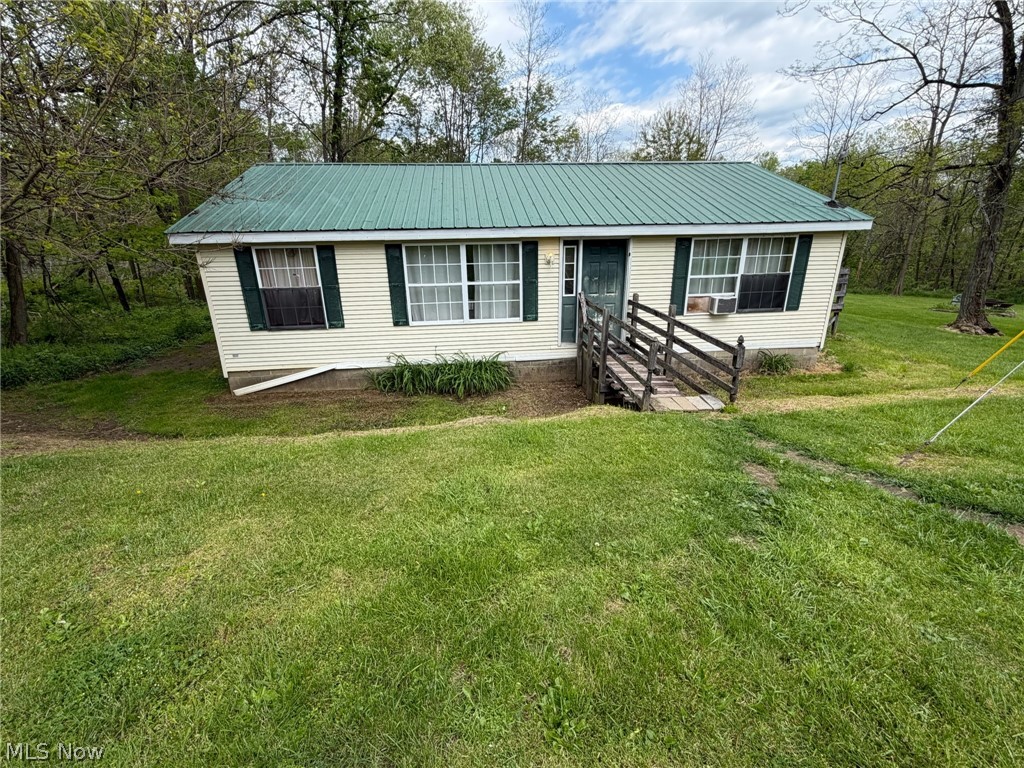 3219 Bay Road Southeast Carrollton, OH 44615 - Photo 2 of 6