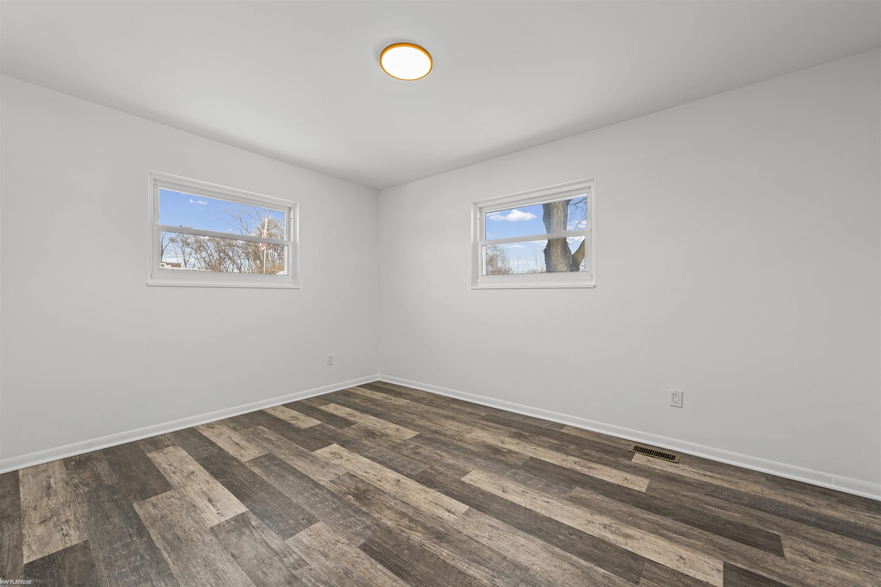 46730 Romeo Plank Road Macomb, MI 48044 - Photo 13 of 32 50195857-f5b0c109-5a8c-4dd8-bb6a-69b835eb5bd9.JPG