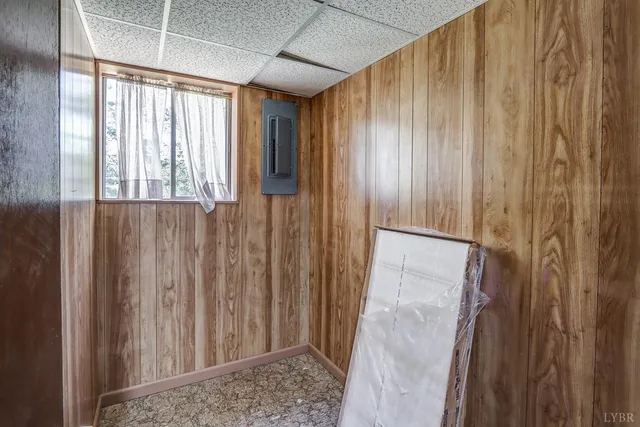 a view of a storage & utility room