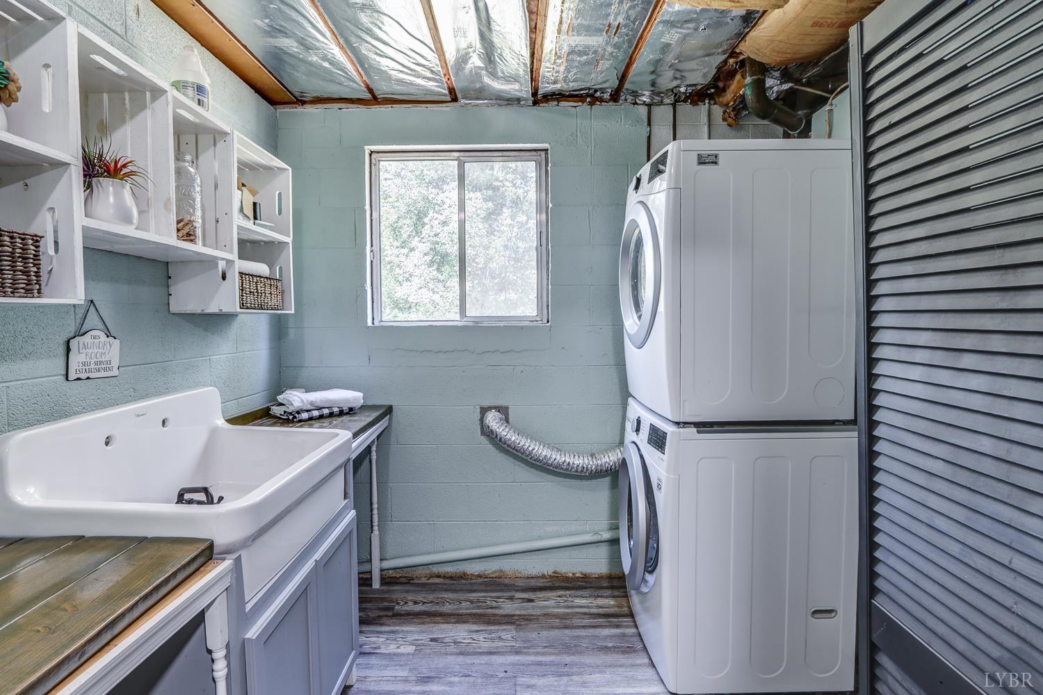 116 Bryant Road Lynchburg, VA 24502 - Photo 43 of 62 a utility room with dryer and washer