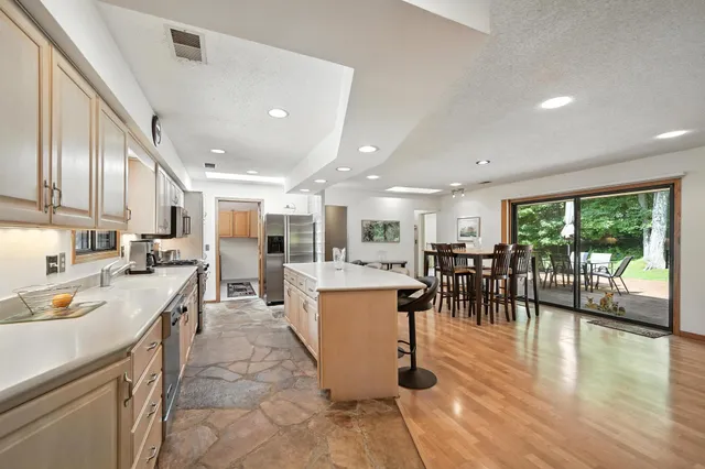 $1,375,000 | 1000 Heritage Lane, Orono, MN 55391