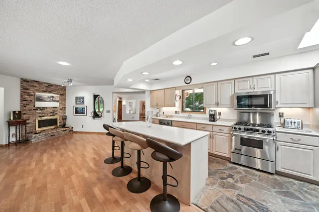 $1,375,000 | 1000 Heritage Lane, Orono, MN 55391