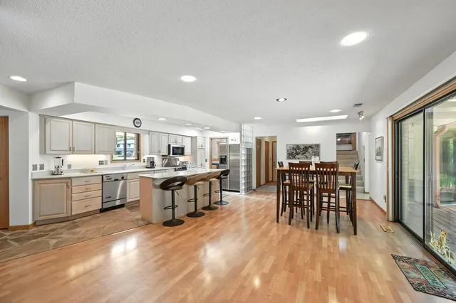 $1,375,000 | 1000 Heritage Lane, Orono, MN 55391