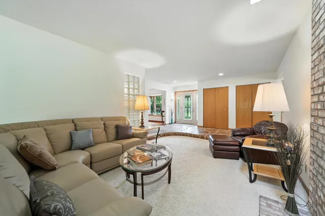 $1,375,000 | 1000 Heritage Lane, Orono, MN 55391