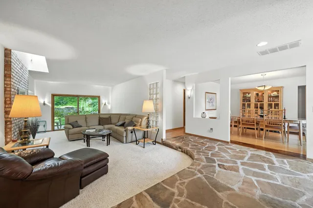 $1,375,000 | 1000 Heritage Lane, Orono, MN 55391