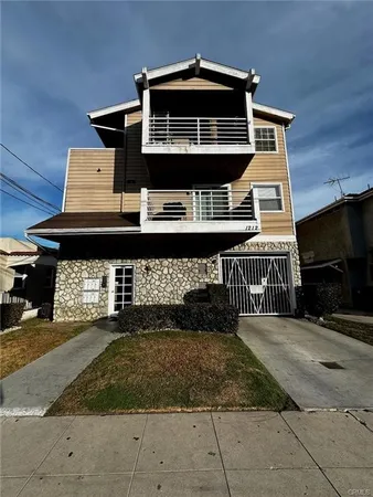 $2,200 | 1212 Termino Avenue, Unit 303, Long Beach, CA 90804