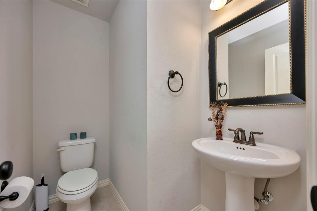 944 Highpoint Way Roanoke, TX 76262 - Photo 22 of 32 1/2 bath