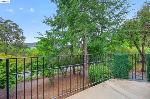$700,000 | 610 Canyon Woods Court, Unit D, San Ramon, CA 94582
