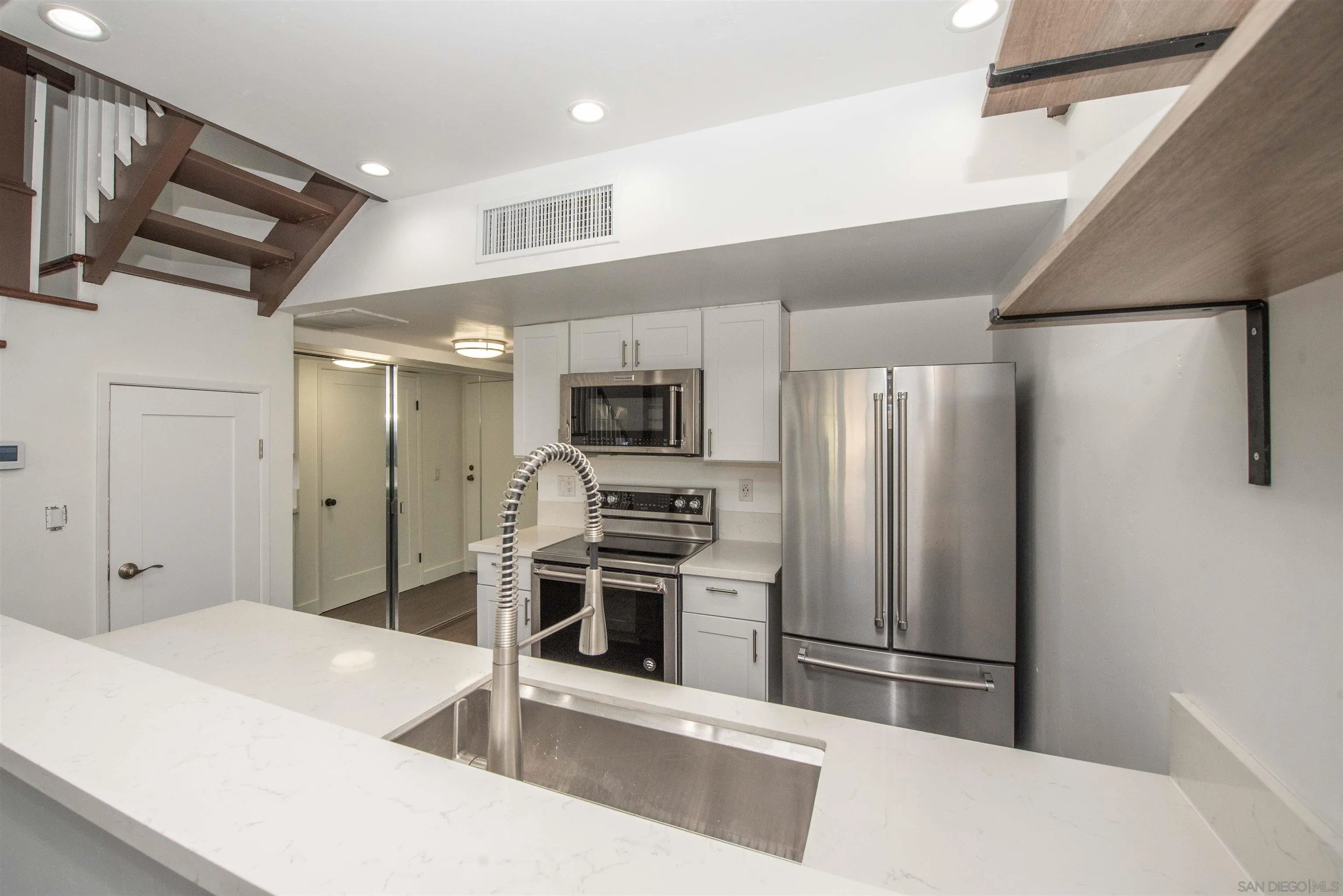 6275 Rancho Mission Road, Unit 313 San Diego, CA 92108 - Photo 3 of 17 Gallery Image 3