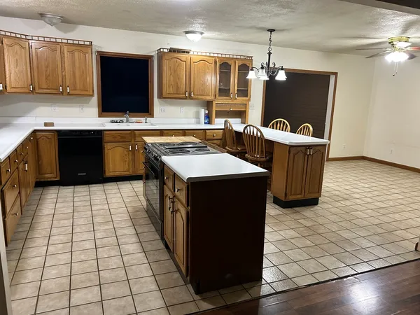 $150,000 | 511 West 5th Street, Benton, IL 62812