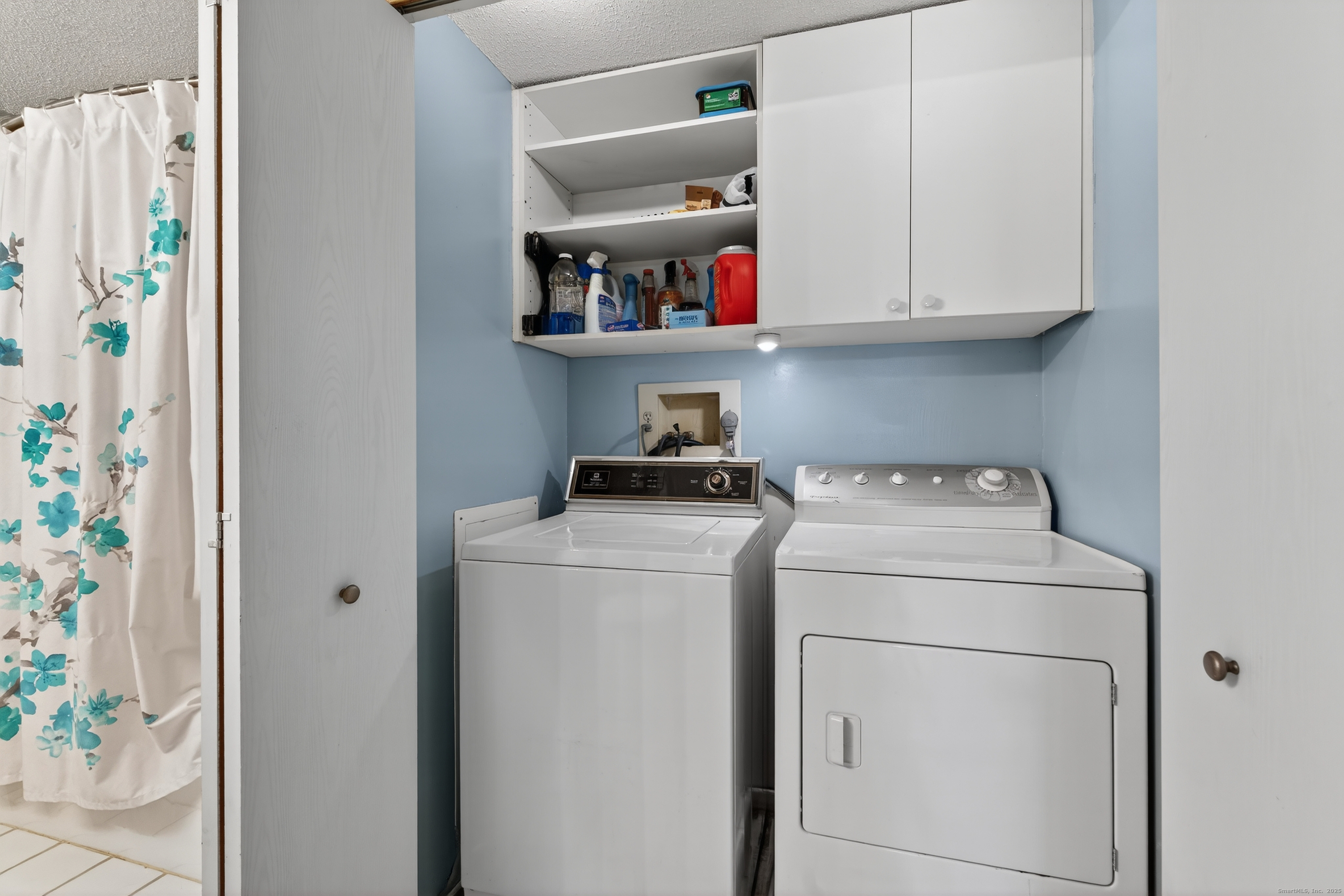 3 Sun Ridge Lane, Unit 3 Cromwell, CT 06416 - Photo 26 of 38 a utility room with dryer and washer