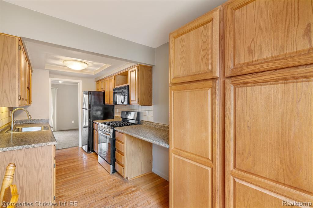 1413 Oakbrook Rochester Hills Rochester, MI 48307 - Photo 5 of 30