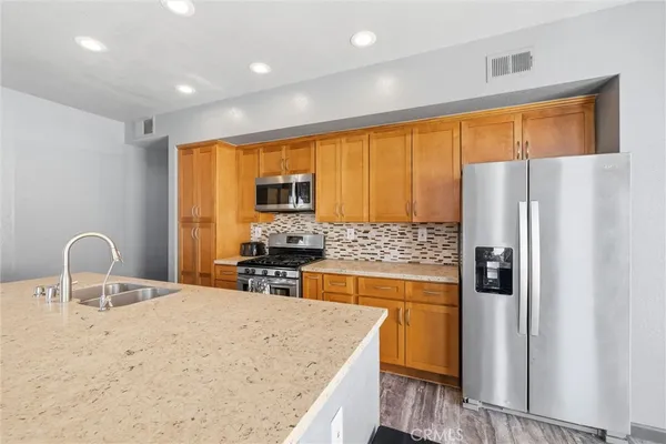 $999,999 | 23574 Lake Valley Drive, Moreno Valley, CA 92557