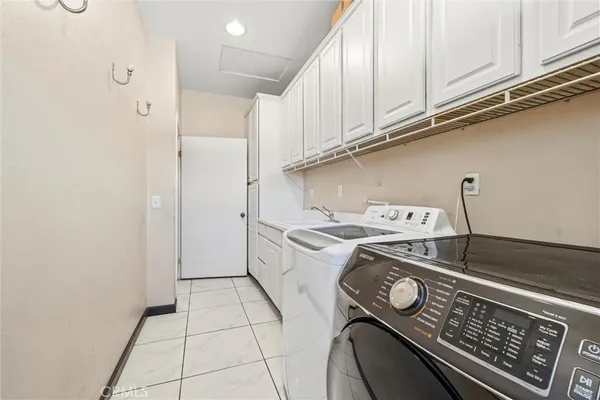 $999,999 | 23574 Lake Valley Drive, Moreno Valley, CA 92557