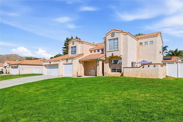 $999,999 | 23574 Lake Valley Drive, Moreno Valley, CA 92557