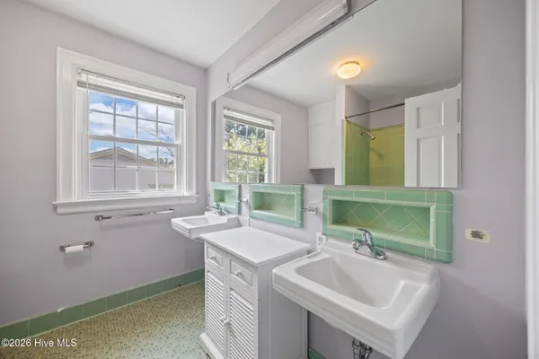 $500,000 | 1104 West Rock Spring Road, Greenville, NC 27858