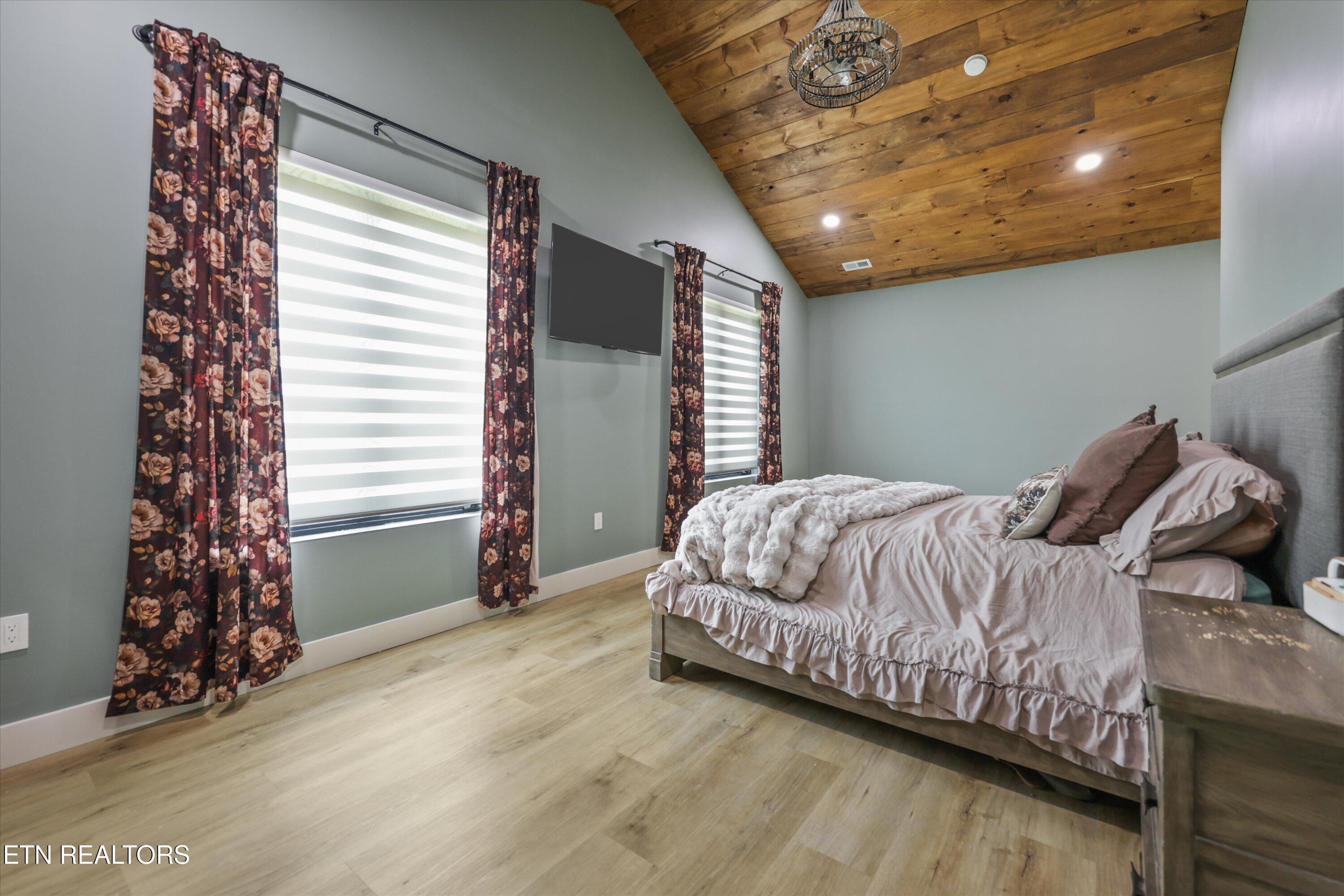 11922 Watkins Road East Loudon, TN 37774 - Photo 30 of 59 Owner Suite