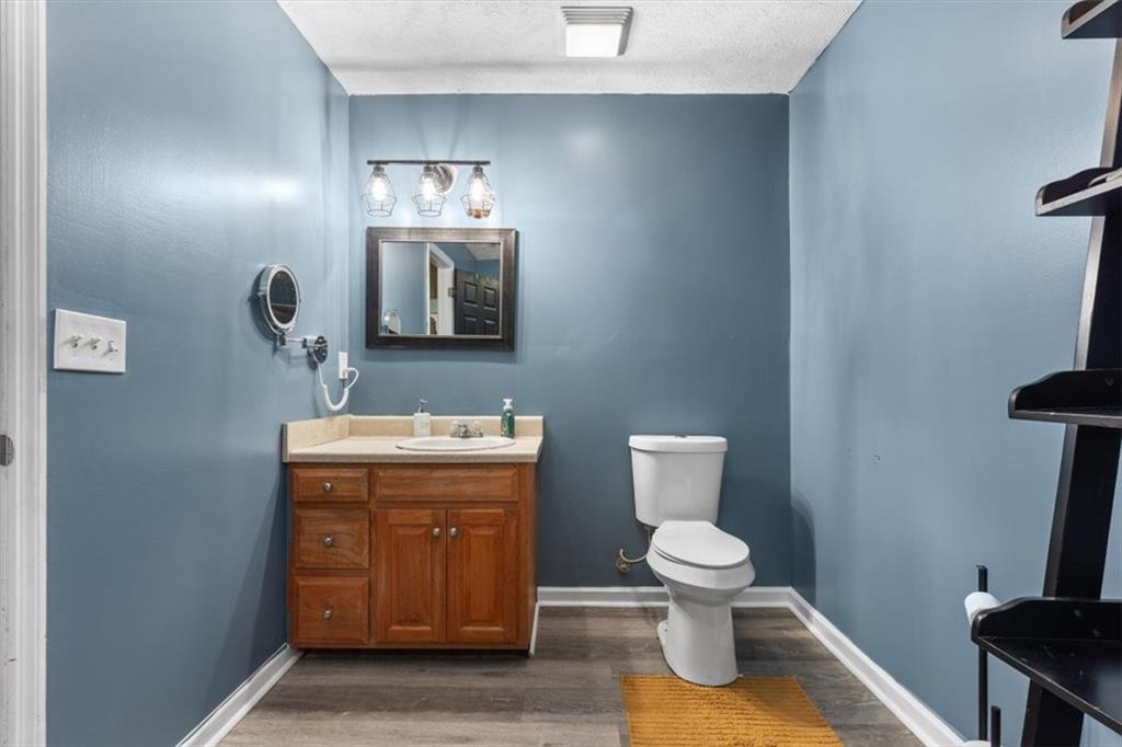 8 Stonegate Drive Cedartown, GA 30125 - Photo 20 of 42 a bathroom with a toilet a sink and mirror