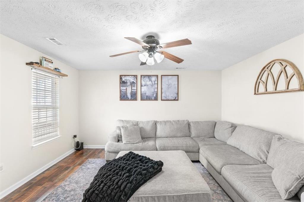 8 Stonegate Drive Cedartown, GA 30125 - Photo 7 of 42 a living room with furniture and a window
