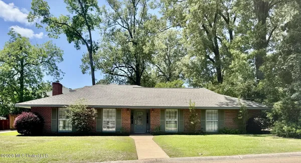 $310,000 | 35 Oakhurst Drive, Natchez, MS 39120