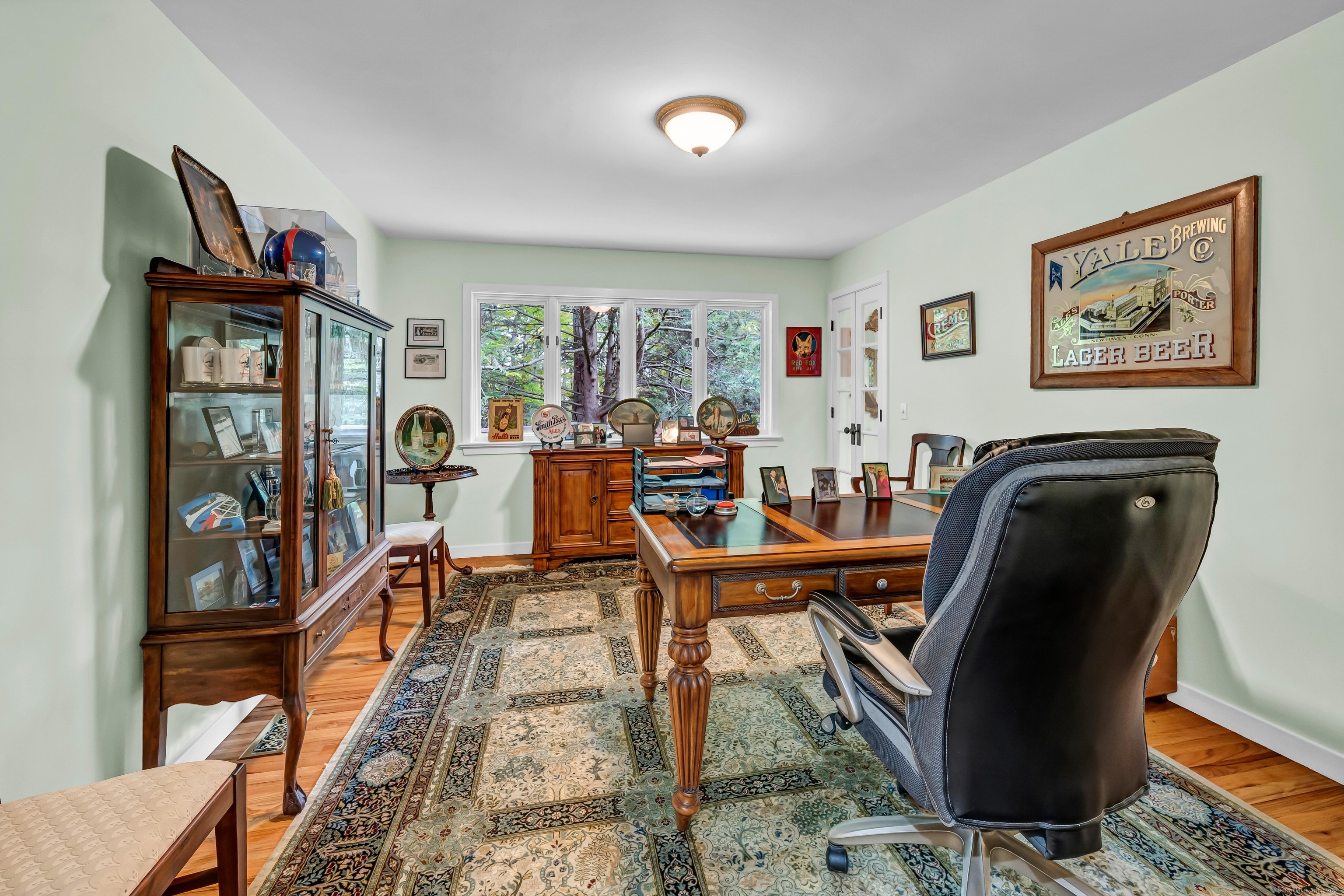 26 Cove Road Brookfield, CT 06804 - Photo 13 of 40 a living room with furniture