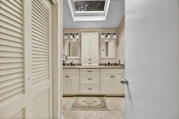 $799,000 | 26 Cove Road, Brookfield, CT 06804