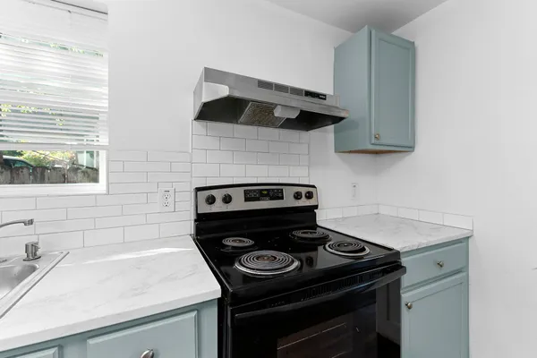 $1,850 | 204 Lessin Lane, Austin, TX 78704