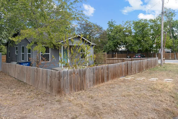 $1,850 | 204 Lessin Lane, Austin, TX 78704